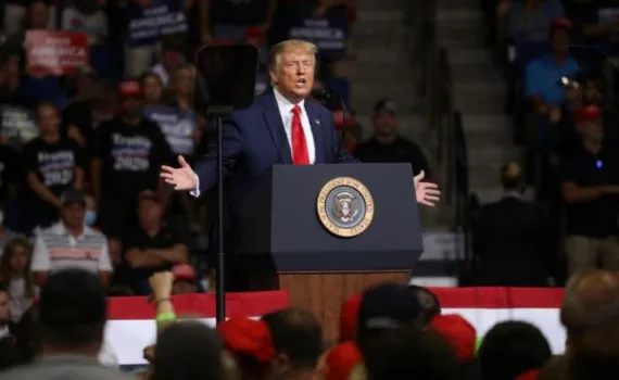 Tổng thống Donald Trump đã ban hành sắc lệnh dừng cấp thị thực cho sinh viên cao học và các nhà nghiên cứu Trung Quốc. Ảnh: Reuters