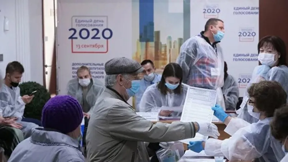 Các cử tri Nga đi bỏ phiếu. Ảnh: Rianovosti