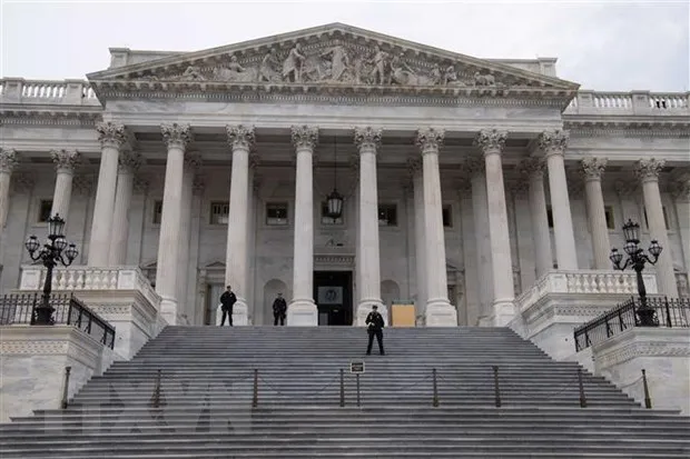 Lối vào Hạ viện Mỹ tại Đồi Capitol ở Washington DC. Ảnh: AFP/TTXVN