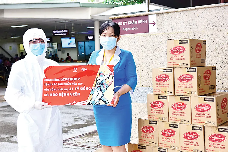 Lifebuoy tài trợ gói sản phẩm 11 tỷ đồng cho 500 bệnh viện