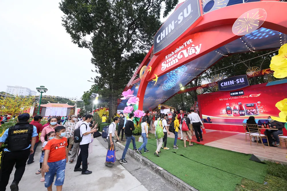 Đến Lễ hội Tết Việt, thưởng thức nước mắm CHIN-SU Cá Cơm Biển Đông ảnh 3