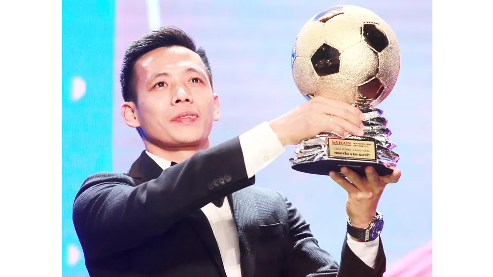  Tiền đạo Nguyễn Văn Quyết chính là biểu tượng cho sự kiên trì bền bỉ trong làng bóng đá Việt Nam