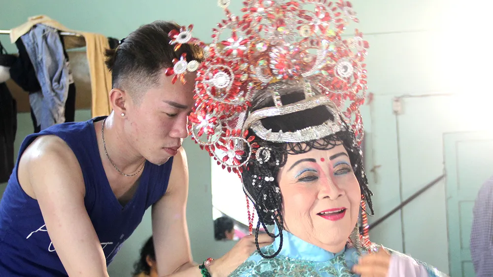  Sau ánh đèn sân khấu - Bài 3: Sầu như cải lương ảnh 1