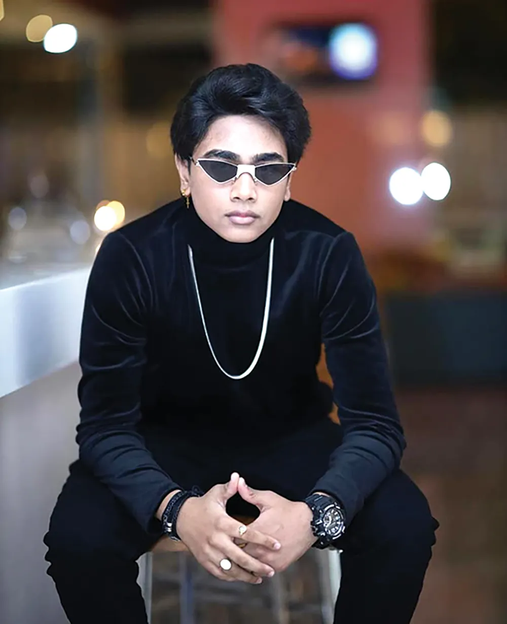 Giới sao Bollywood đang chật vật chống lại Covid-19 ảnh 2