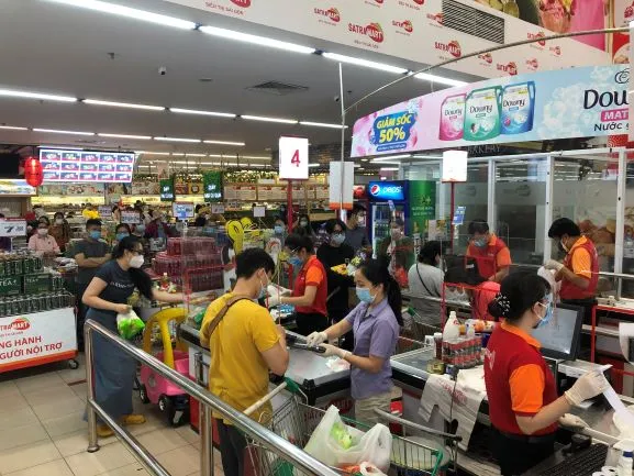 Satra tăng thời gian phục vụ khách hàng và đảm bảo đủ hàng hóa thiết yếu ảnh 1