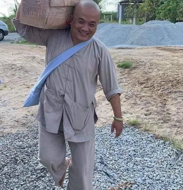 Chủ tịch nước Nguyễn Xuân Phúc chia buồn với gia đình người tích cực thiện nguyện đã qua đời vì nhiễm virus Sars CoV-2 ảnh 2