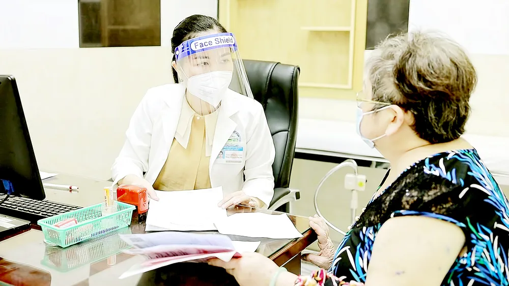 Người dân khám bệnh tại Bệnh viện Da liễu TPHCM. Ảnh: THÀNH SƠN