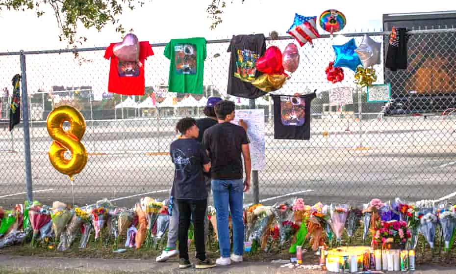 Tưởng niệm các nạn nhân  của đêm nhạc Astroworld