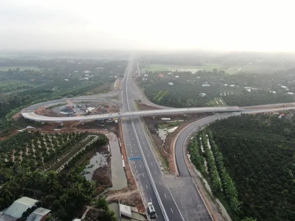 Chủ tịch nước Nguyễn Xuân Phúc dự lễ thông xe kỹ thuật cao tốc Trung Lương - Mỹ Thuận ảnh 5