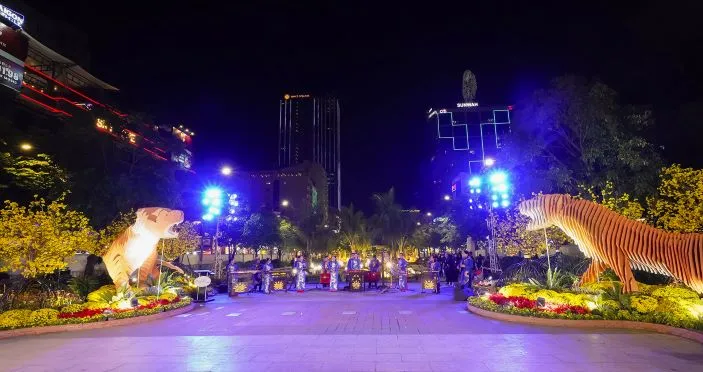 Đường hoa Nguyễn Huệ 2022 trước giờ khai mạc: Công trình mang nhiều ý nghĩa của TPHCM ảnh 1