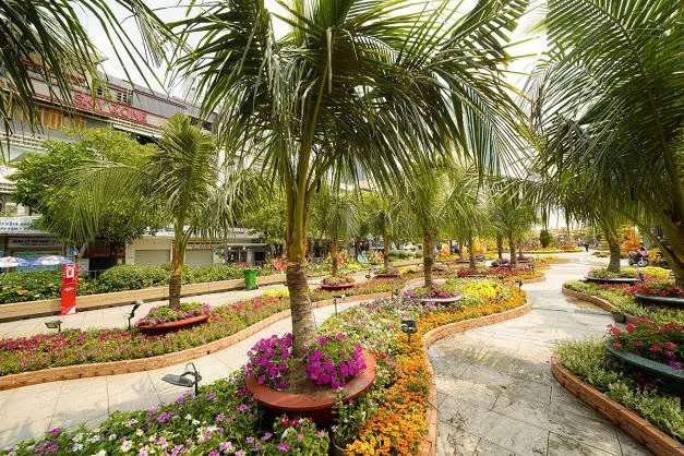 Đường hoa Nguyễn Huệ 2022 trước giờ khai mạc: Công trình mang nhiều ý nghĩa của TPHCM ảnh 3