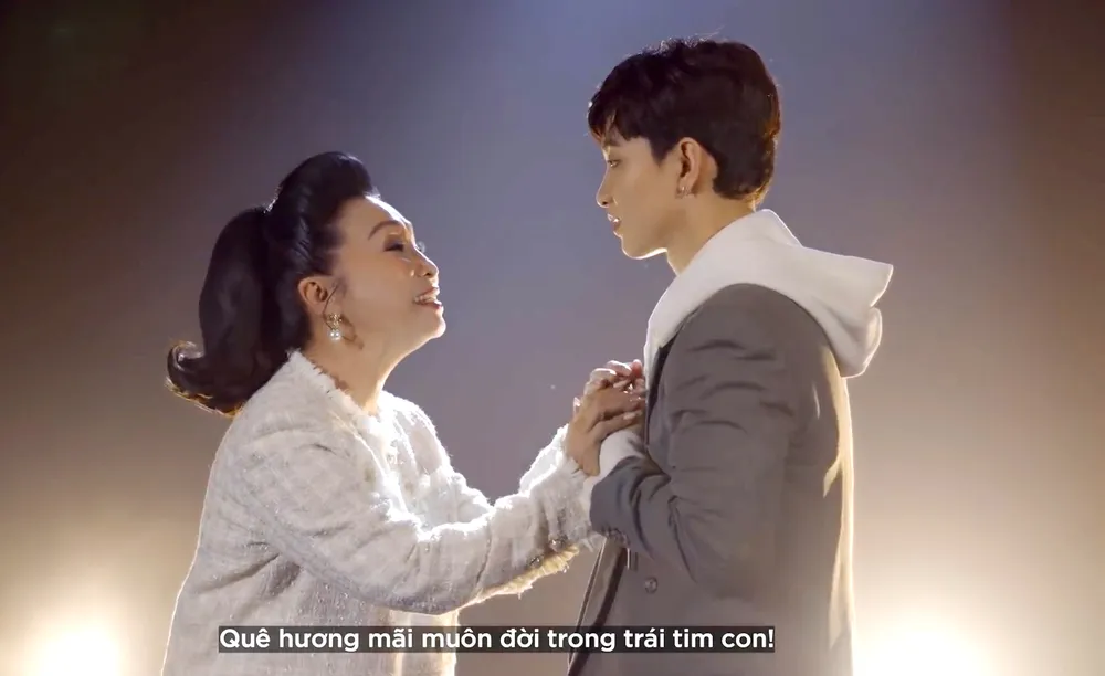 NSND  Bạch Tuyết  và Hoàng Dũng trong MV  "Về nghe mẹ ru"