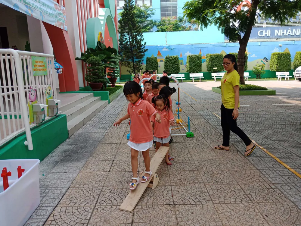 Học sinh Trường Mầm non Măng non 1 (quận 10)  tham gia hoạt động rèn kỹ năng vận động