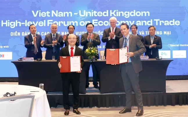 EMG Education ký thỏa thuận hợp tác với Tập đoàn giáo dục Pearson ảnh 1