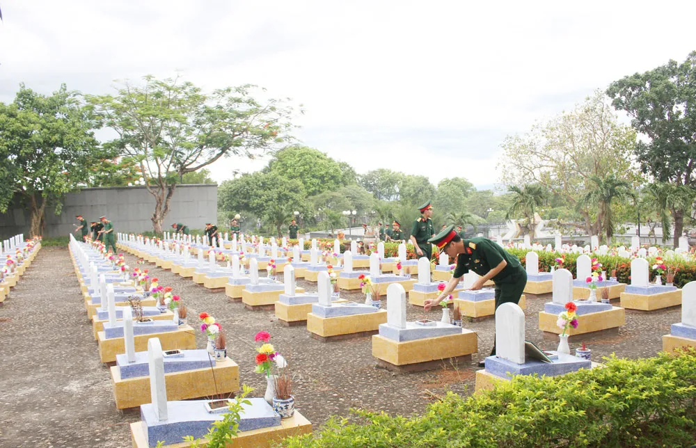 Tri ân người nằm xuống một cách thiết thực ảnh 1