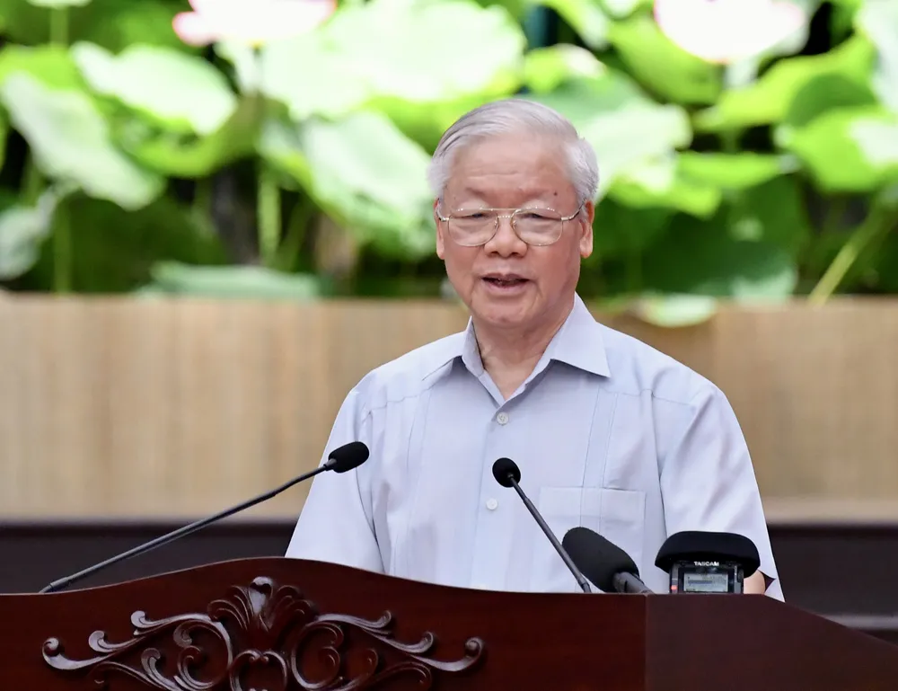 Thành phố Hồ Chí Minh cần phát huy mạnh hơn nữa truyền thống anh hùng, kinh nghiệm đổi mới, nỗ lực phấn đấu,  thực hiện tốt hơn nữa vai trò là đầu tàu và động lực phát triển của vùng Đông Nam bộ và cả nước ảnh 1