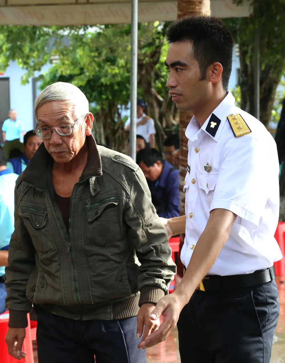 Ấm tình quân - dân ảnh 5