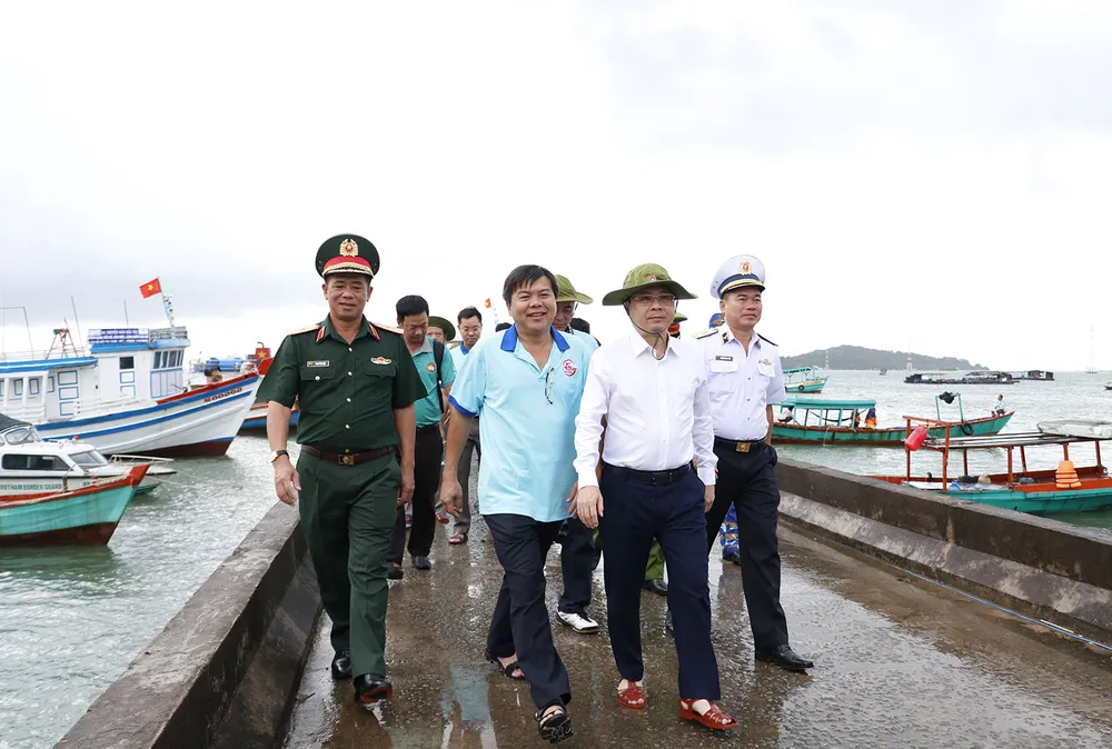 Ấm tình quân - dân ảnh 1