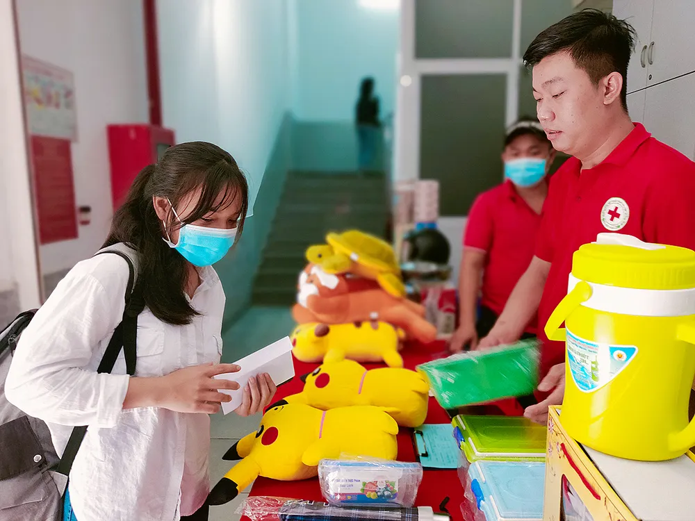 Trục lợi từ quà tặng hiến máu nhân đạo - Bài 1: Đủ chiêu lách, giảm ảnh 2