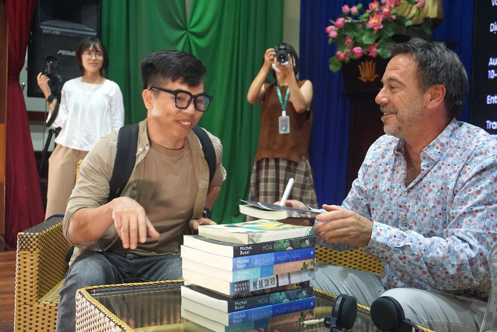 Khi nhà văn nước ngoài đến Việt Nam ảnh 2