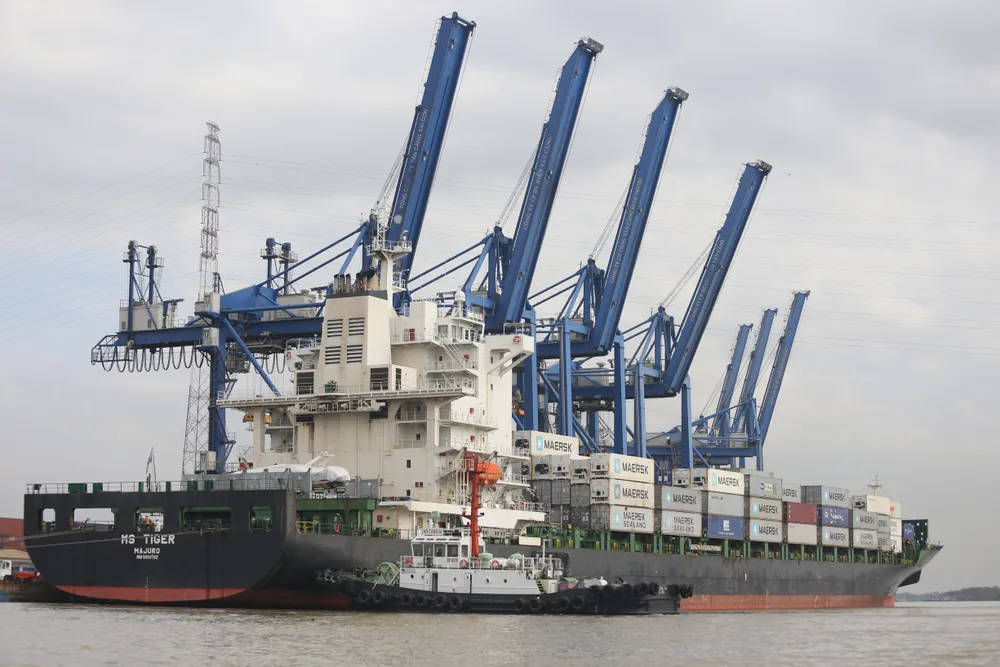 Nền kinh tế Việt Nam có độ mở cao, khi thế giới biến động rủi ro dễ đến nhưng cơ hội cũng nhiều. Ảnh: VIẾT CHUNG Nền kinh tế Việt Nam có độ mở cao, khi thế giới biến động rủi ro dễ đến nhưng cơ hội cũng nhiều. Ảnh: VIẾT CHUNG