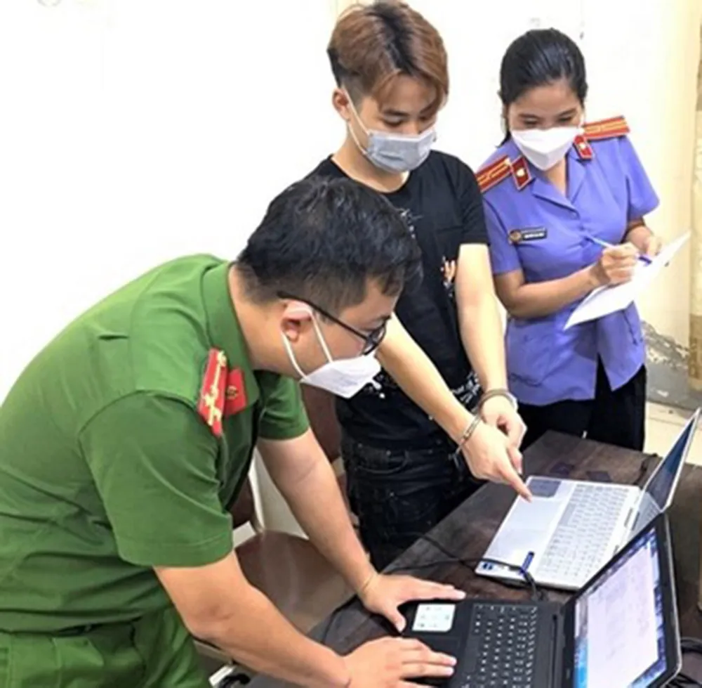 Công an TPHCM làm việc với một đối tượng lừa đảo