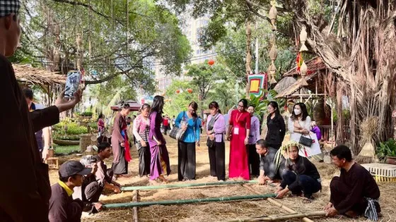 Du khách đến TPHCM