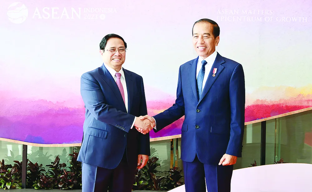 Thủ tướng Phạm Minh Chính gặp Tổng thống Indonesia Joko Widodo. Ảnh: TTXVN