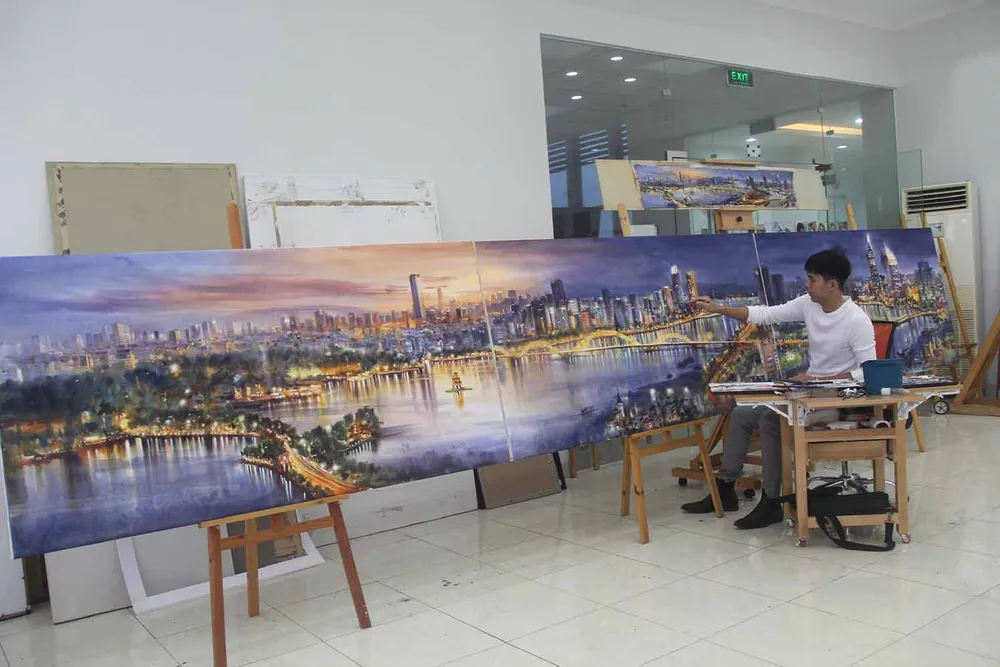 Họa sĩ Đoàn Quốc vẽ tác phẩm Nơi các thành phố hội tụ