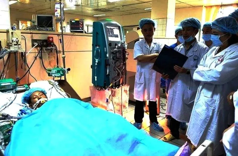 Bồi thường vụ tai biến chạy thận ở Hòa Bình: Không chỉ làm khó mà còn vô cảm! ảnh 1