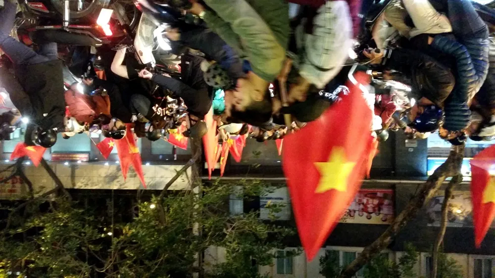 Hà Nội vỡ òa trước chiến thắng của đội tuyển U23 Việt Nam ảnh 7