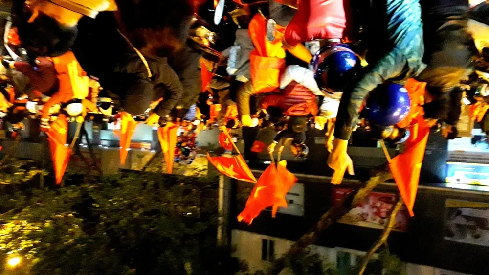 Hà Nội vỡ òa trước chiến thắng của đội tuyển U23 Việt Nam ảnh 9