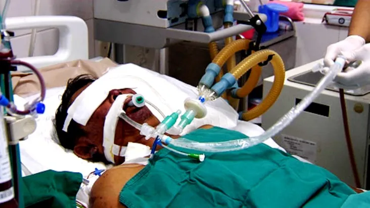 Ăn tiết canh, nhập viện hôn mê  ảnh 1