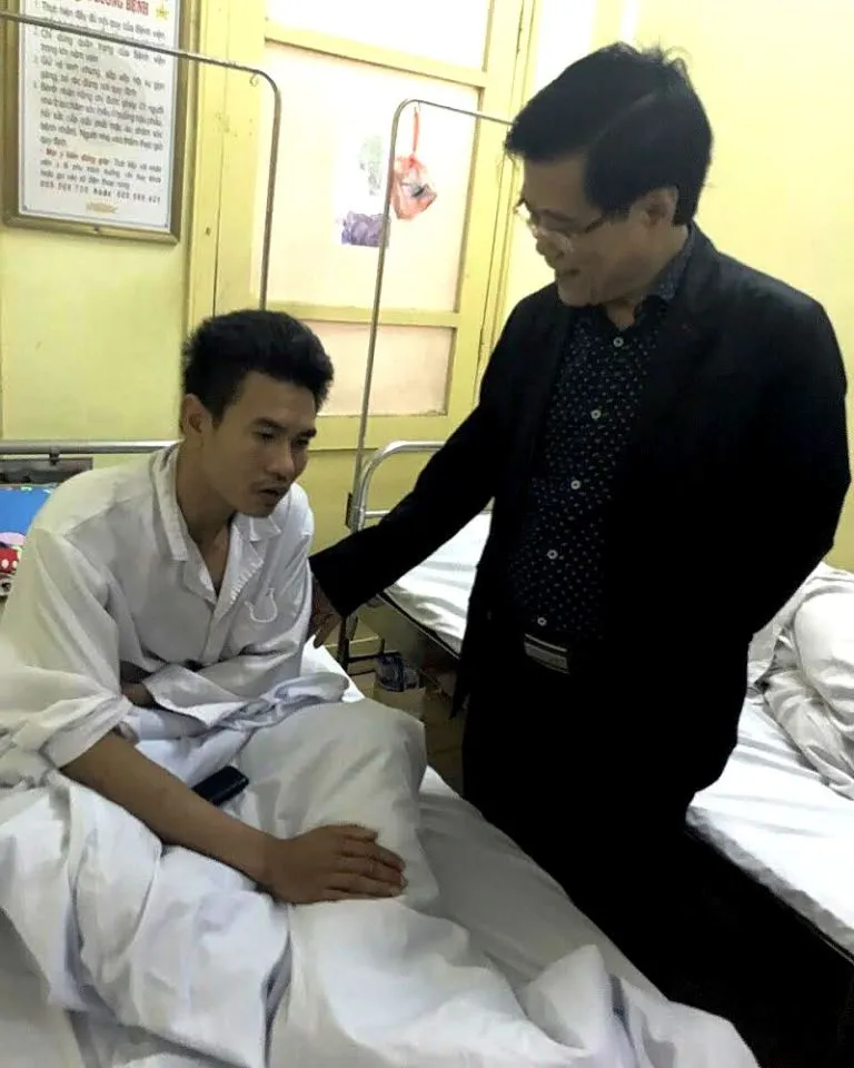 Đánh người nhà bệnh nhân, 2 bảo vệ Bệnh viện K bị đình chỉ công việc, xử theo pháp luật  ảnh 1