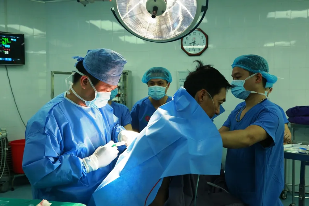 Lần đầu tiên Việt Nam ghép phổi thành công từ người cho chết não ảnh 3