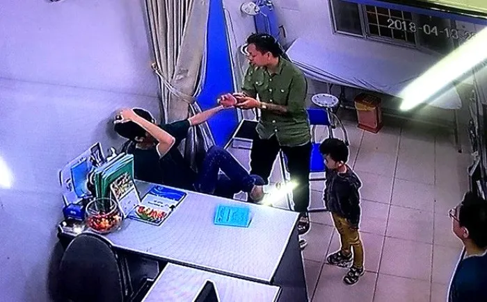 Bộ trưởng Bộ Y tế đề nghị công an cắm chốt ở những "điểm nóng" trong bệnh viện  ảnh 2