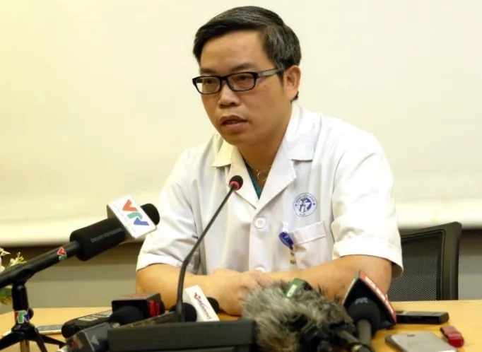 Đang làm đúng quy định, bác sĩ Bệnh viện Xanh Pôn vẫn bị đánh ảnh 1