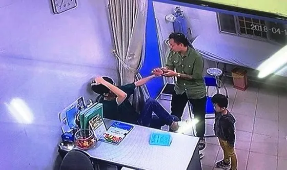 Khởi tố đối tượng hành hung bác sĩ Bệnh viện Đa khoa Xanh Pôn ảnh 2
