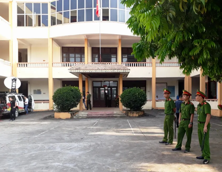 Vì sao phiên tòa xử bác sĩ Hoàng Công Lương bị hoãn? ảnh 2