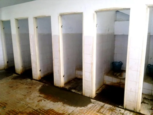 Nhà vệ sinh bệnh viện - nỗi ám ảnh với người bệnh