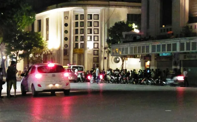 “Đi bão” đêm World Cup, 2 nữ sinh thương vong  ảnh 1