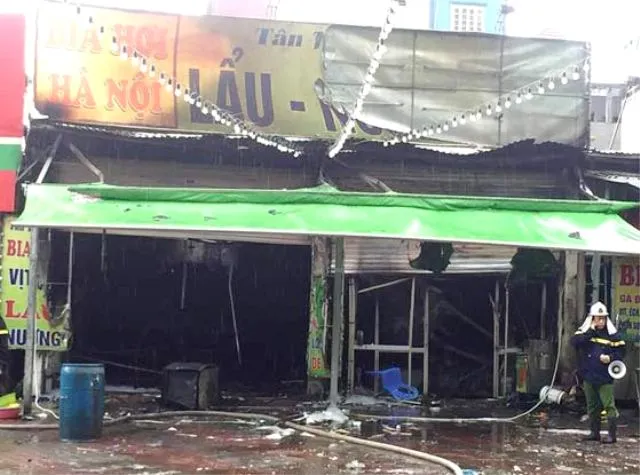 Cháy quán bia hơi giữa trời mưa, một phụ nữ thiệt mạng ảnh 2