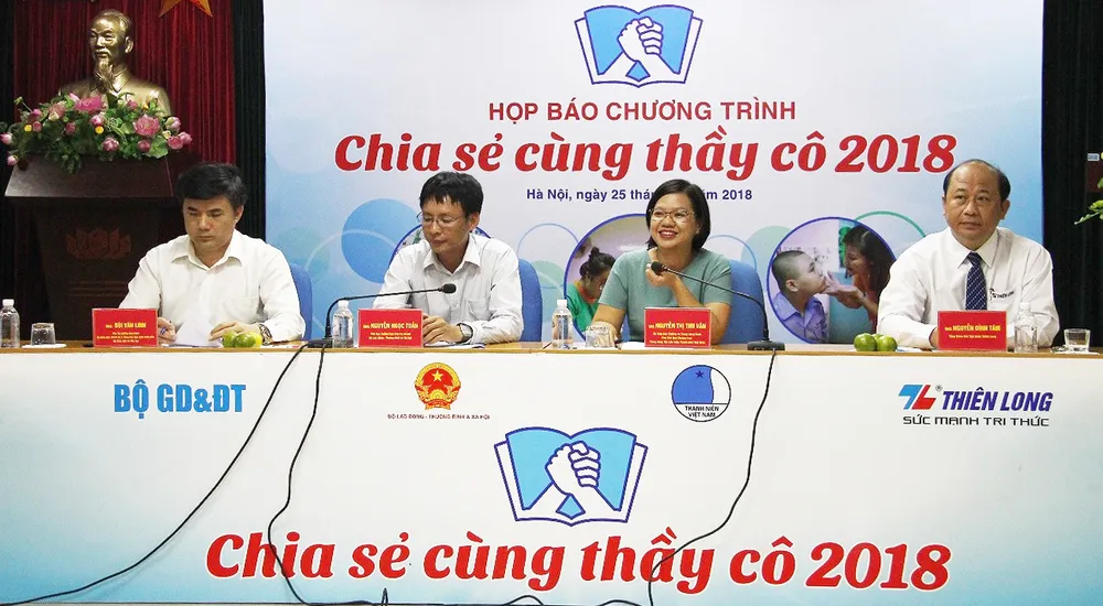 Tuyên dương 63 thầy cô giáo tiêu biểu dạy học sinh khuyết tật ảnh 1