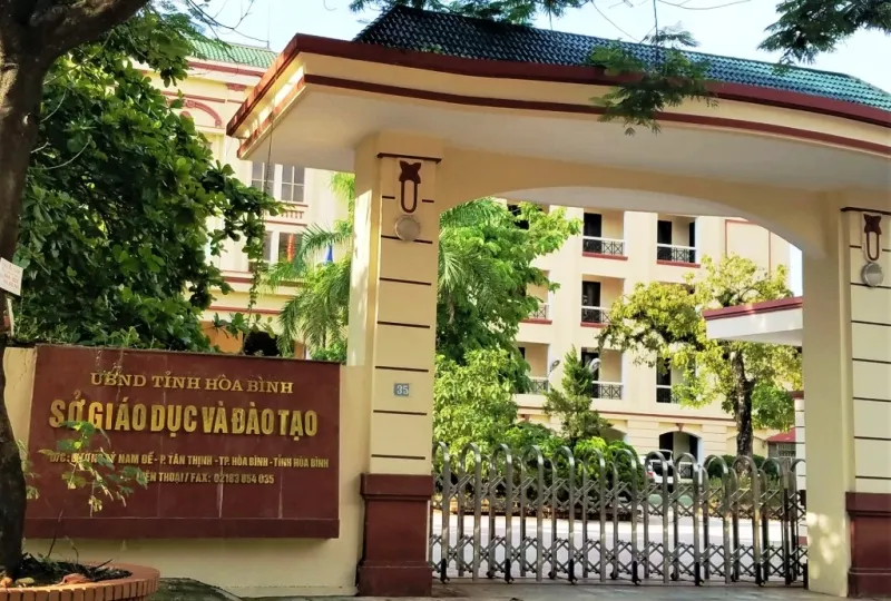 Khởi tố vụ gian lận điểm thi tốt nghiệp THPT ở Hòa Bình ảnh 1