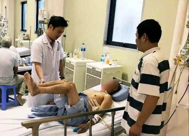 Hy hữu đinh dài 12 cm đâm xuyên đỉnh phổi chui vào tủy sống...vẫn sống ảnh 2