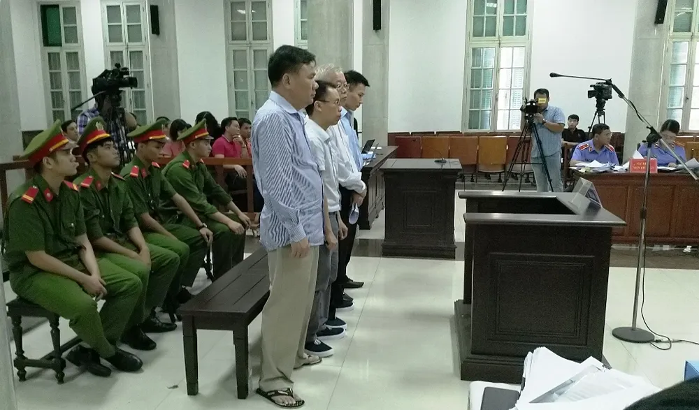 Xét xử vụ án tại PVTEX: Vừa gây thiệt hại, vừa ăn hối lộ ảnh 3