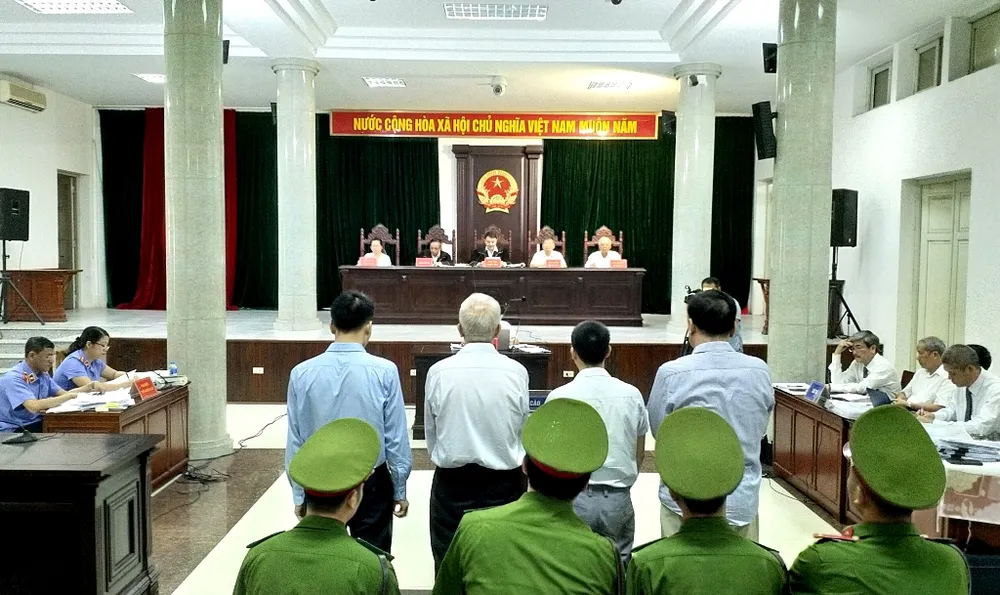 Xét xử vụ án tại PVTEX: Vừa gây thiệt hại, vừa ăn hối lộ ảnh 1