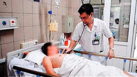 Người đàn ông liệt toàn thân vì ăn so biển ảnh 1