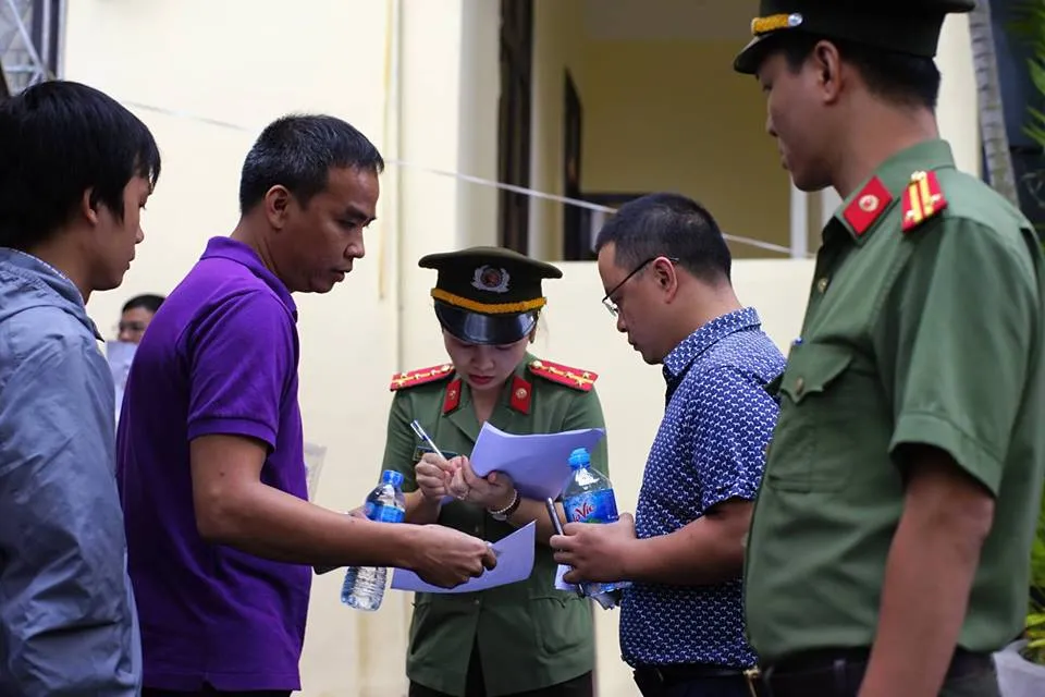 Thắt chặt an ninh tại phiên tòa xử “đại án ” cờ bạc lớn nhất từ trước tới nay ảnh 4