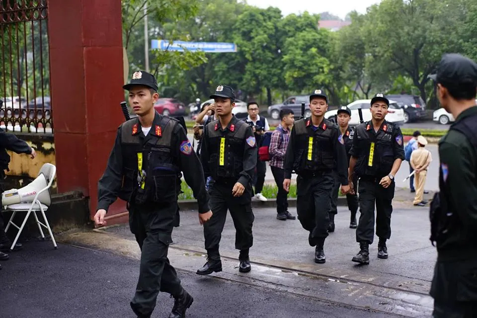 Thắt chặt an ninh tại phiên tòa xử “đại án ” cờ bạc lớn nhất từ trước tới nay ảnh 1